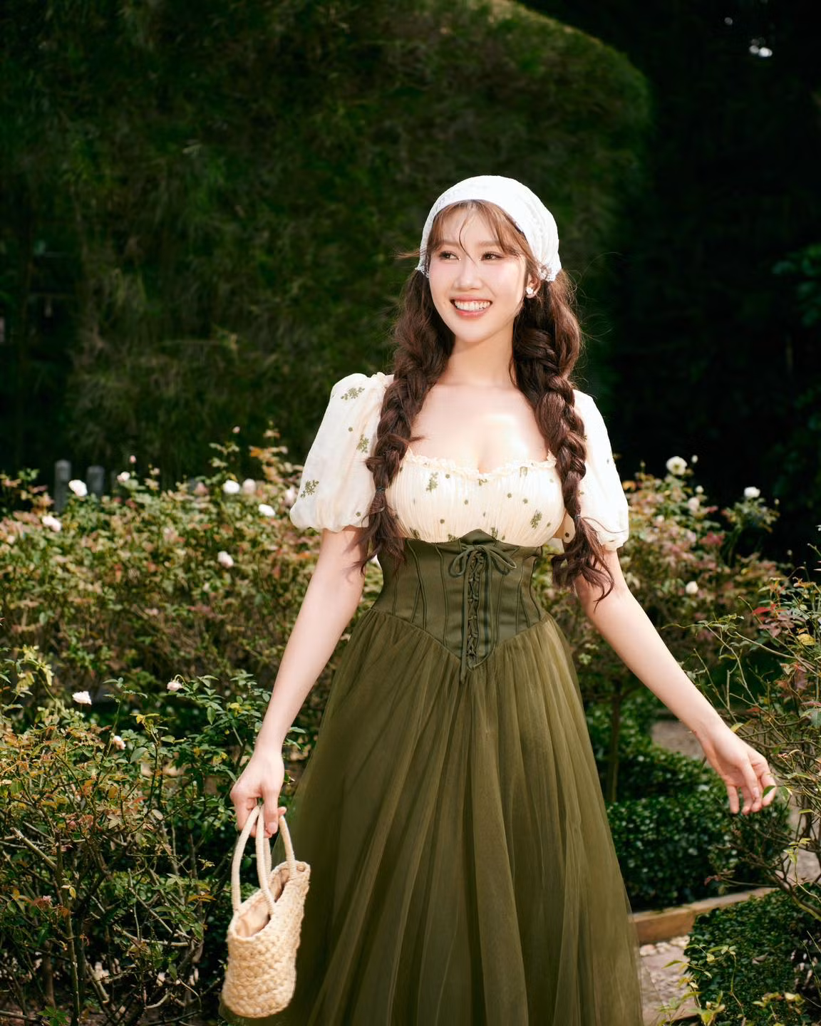 Diễn viên Thuý Ngân như công chúa ở trong những câu chuyện cổ tích. Ảnh: FB Lê Huỳnh Thuý Ngân