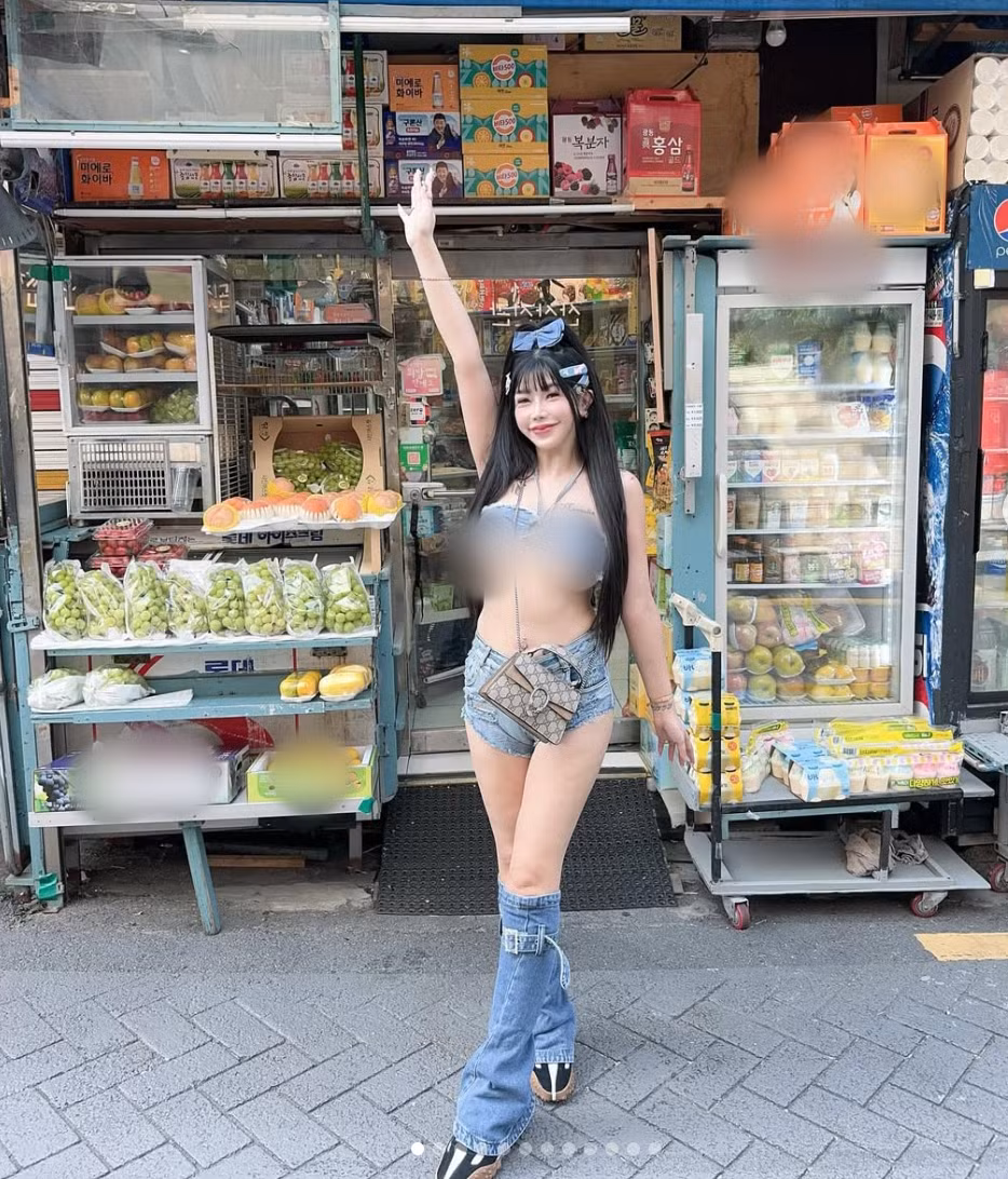 Tuy không sở hữu chiều cao khủng với đôi chân dài miên man thế nhưng mỹ nhân gợi cảm lại có những lợi thế khác.