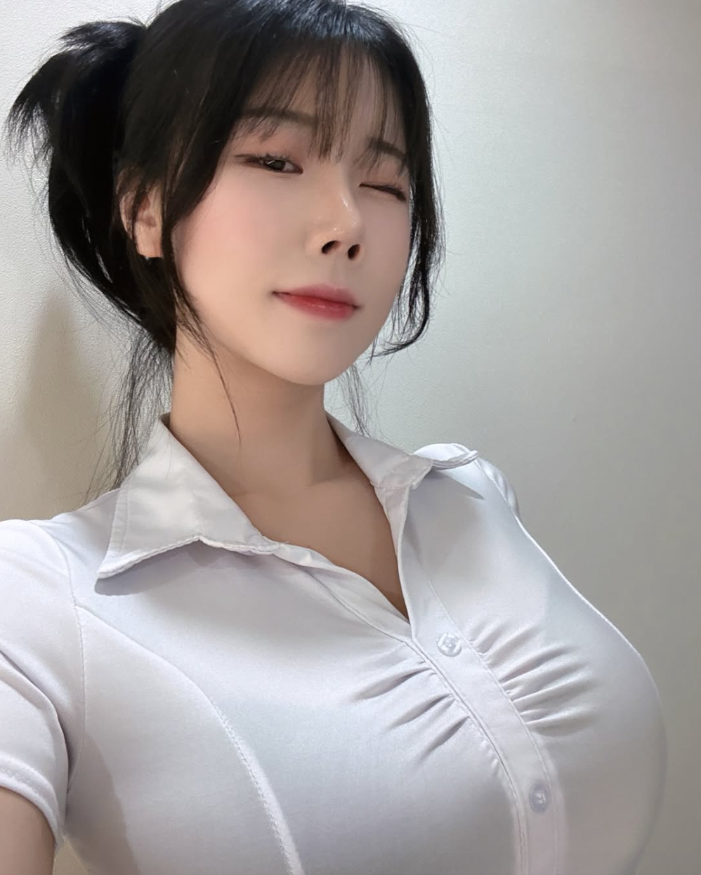  Mỹ nhân Hàn Quốc tên Jyeoning nổi tiếng với vẻ gợi cảm và mái tóc ngắn độc đáo.