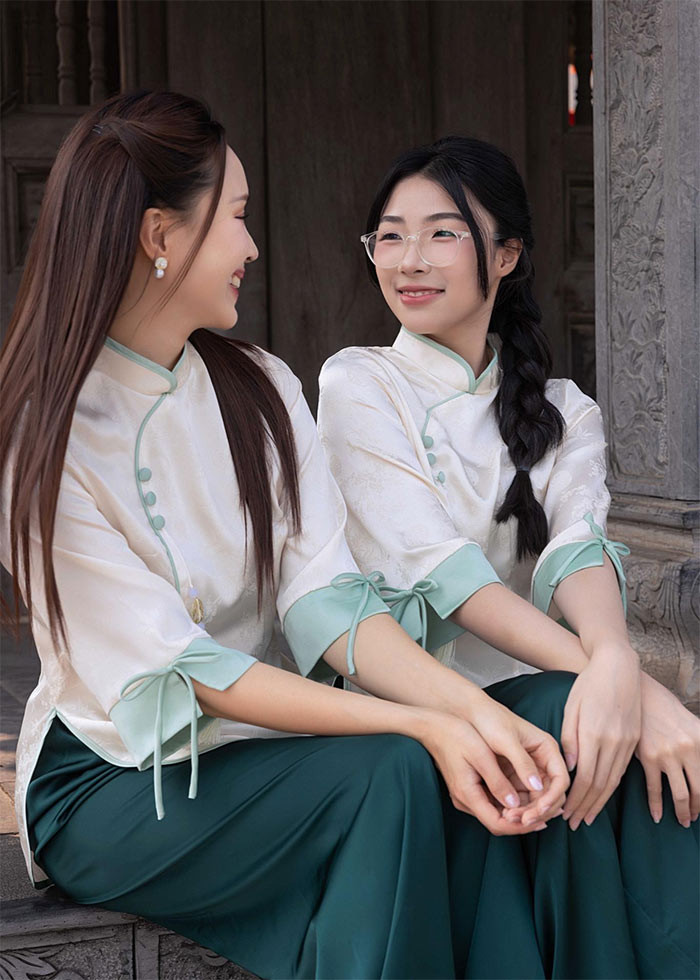 Khác với vẻ mũm mĩm lúc nhỏ, hiện tại Bông đã ra dáng thiếu nữ và khuôn mặt thanh tú hơn. (Ảnh: FB Hồng Diễm)