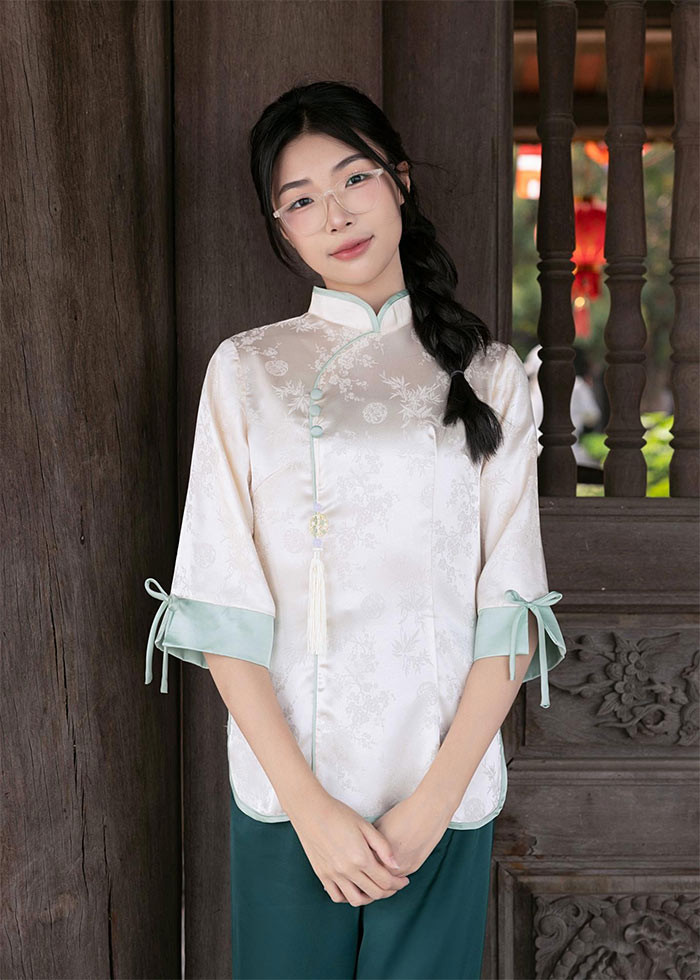 Mới 13 tuổi nhưng Bông (tên ở nhà của con gái Hồng Diễm) đã cao 1m67. (Ảnh: FB Hồng Diễm)