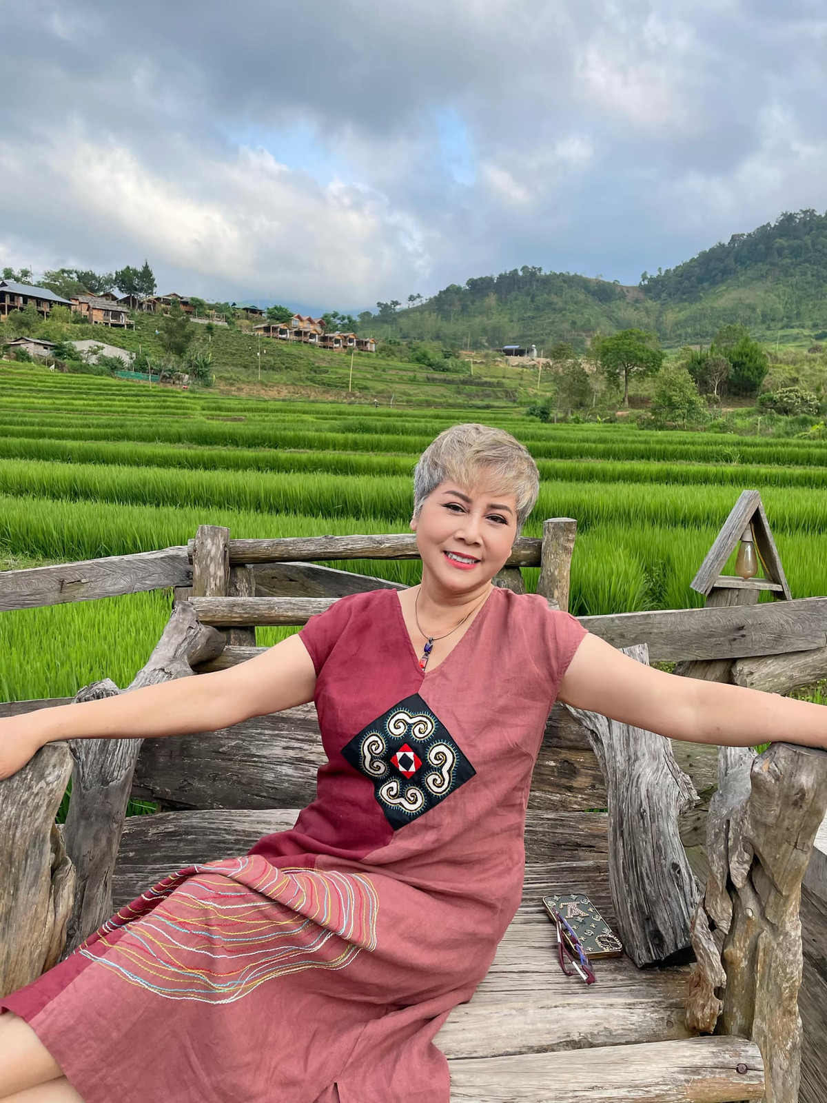 Cuộc sống về hưu của nữ nghệ sĩ khá thoải mái. NSND Minh Hằng sở hữu tới 3 căn nhà: Một ở phố Bùi Xương Trạch, một ở phố Nguyễn Chí Thanh và một căn nhà vườn ở ngoại thành Hà Nội. Ảnh: FB Minh Hằng Nguyễn