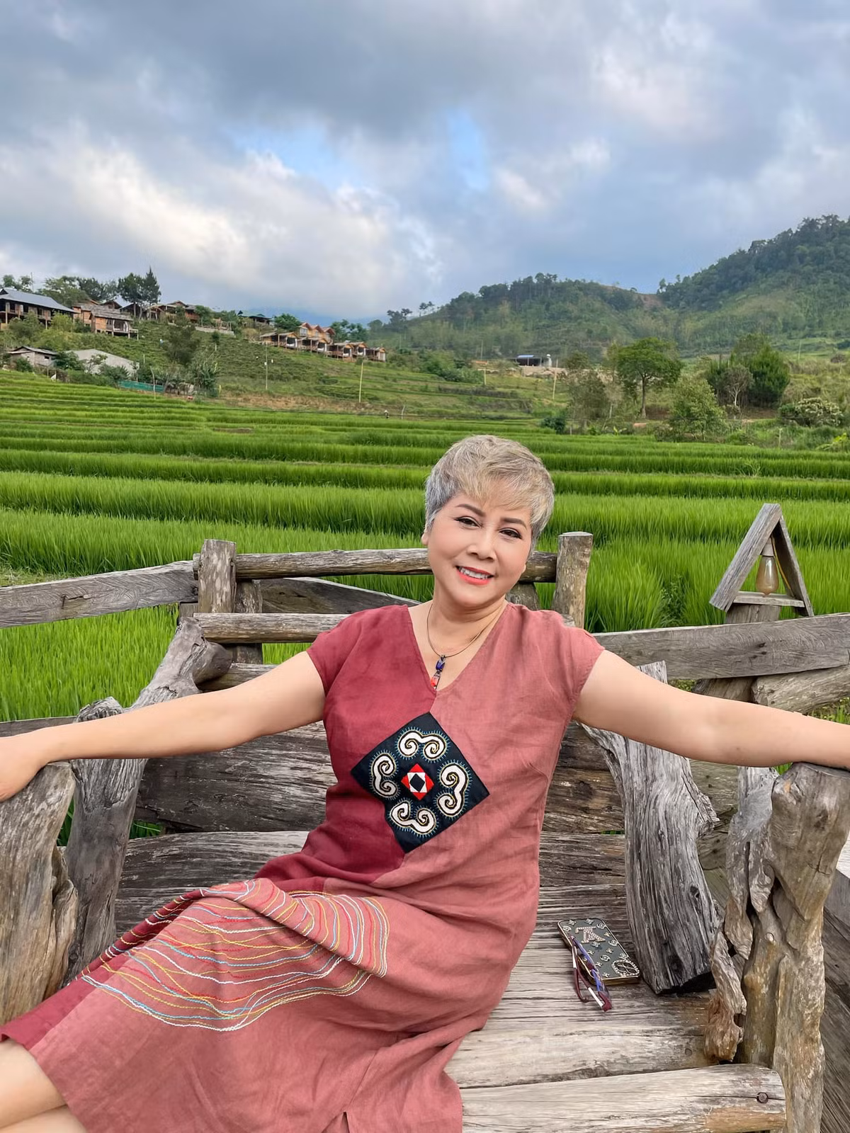 Cuộc sống về hưu của nữ nghệ sĩ khá thoải mái. NSND Minh Hằng sở hữu tới 3 căn nhà: Một ở phố Bùi Xương Trạch, một ở phố Nguyễn Chí Thanh và một căn nhà vườn ở ngoại thành Hà Nội. Ảnh: FB Minh Hằng Nguyễn