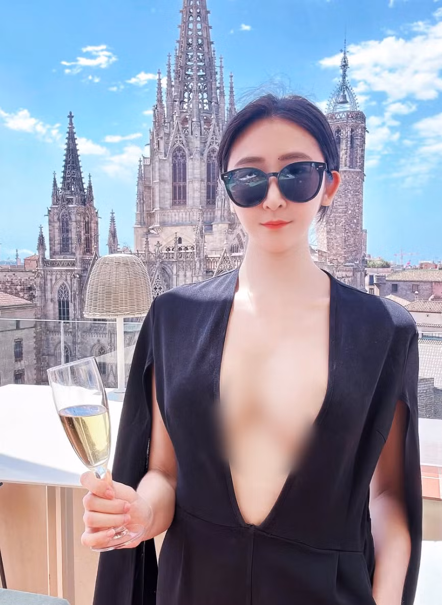 Mỹ nhân Đài Loan không ngần ngại thể hiện sự tự tin vào cơ thể của mình.