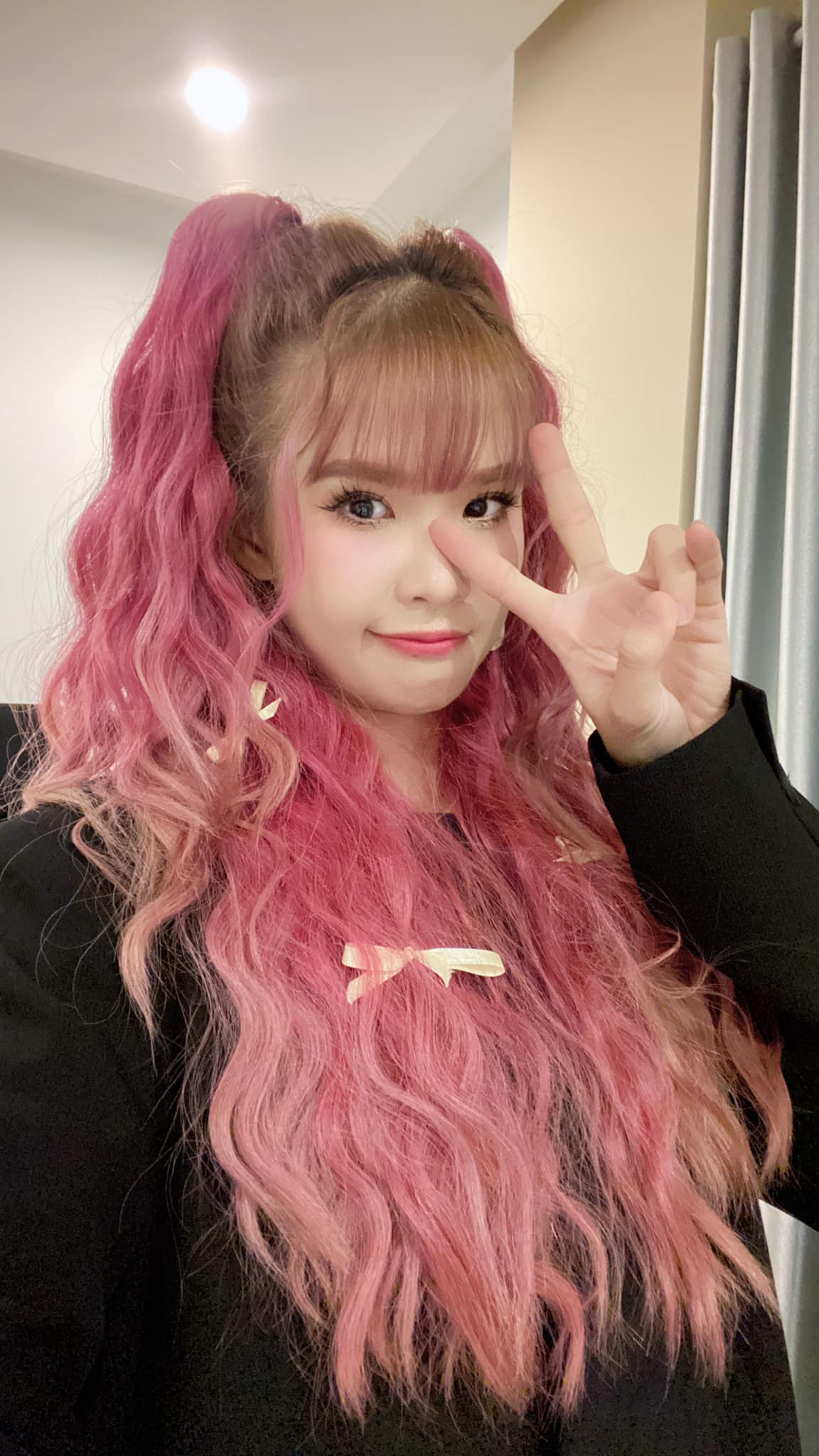 Dù không xuất hiện nhiều trên các chương trình truyền hình hay ở các sự kiện giải trí trong một thời gian dài, song Khởi My vẫn nhận được nhiều sự quan tâm của công chúng. Ảnh: FB Trần Khởi My