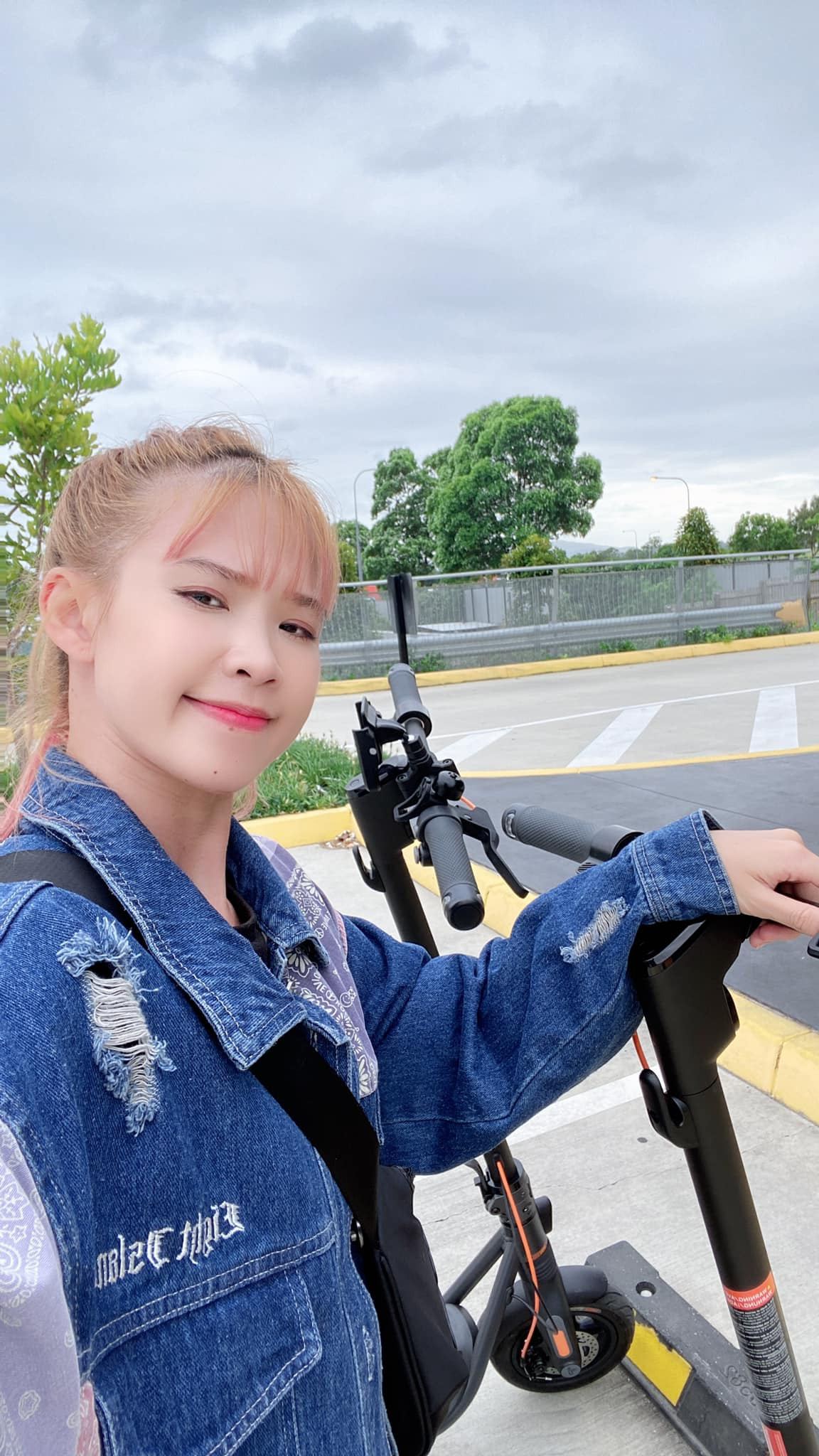 Đến năm 2017, Khởi My mới bất ngờ thông báo "về chung một nhà" với Kelvin Khánh. Ít năm sau, tần suất đi diễn của Khởi My cũng giảm hẳn. Cô và chồng dành nhiều thời gian vun vén gia đình, du lịch khắp nơi. Ảnh: FB Trần Khởi My