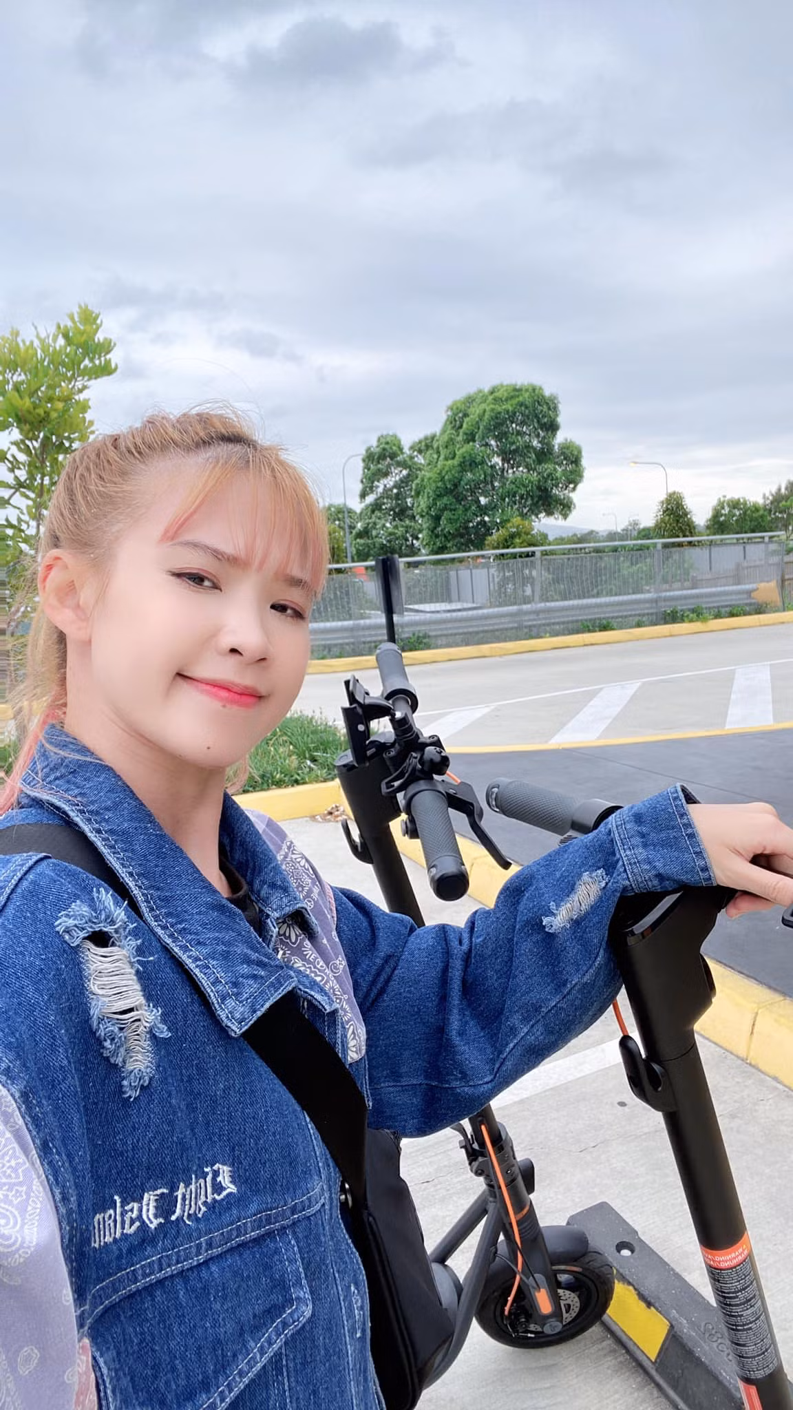 Đến năm 2017, Khởi My mới bất ngờ thông báo "về chung một nhà" với Kelvin Khánh. Ít năm sau, tần suất đi diễn của Khởi My cũng giảm hẳn. Cô và chồng dành nhiều thời gian vun vén gia đình, du lịch khắp nơi. Ảnh: FB Trần Khởi My