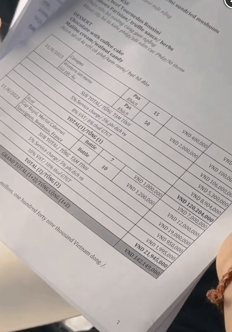 Hoá đơn đặt tiệc trị giá 142 triệu đồng được ca nương Kiều Anh khoe trên trang cá nhân. Ảnh: FB Nguyen Kieu Anh