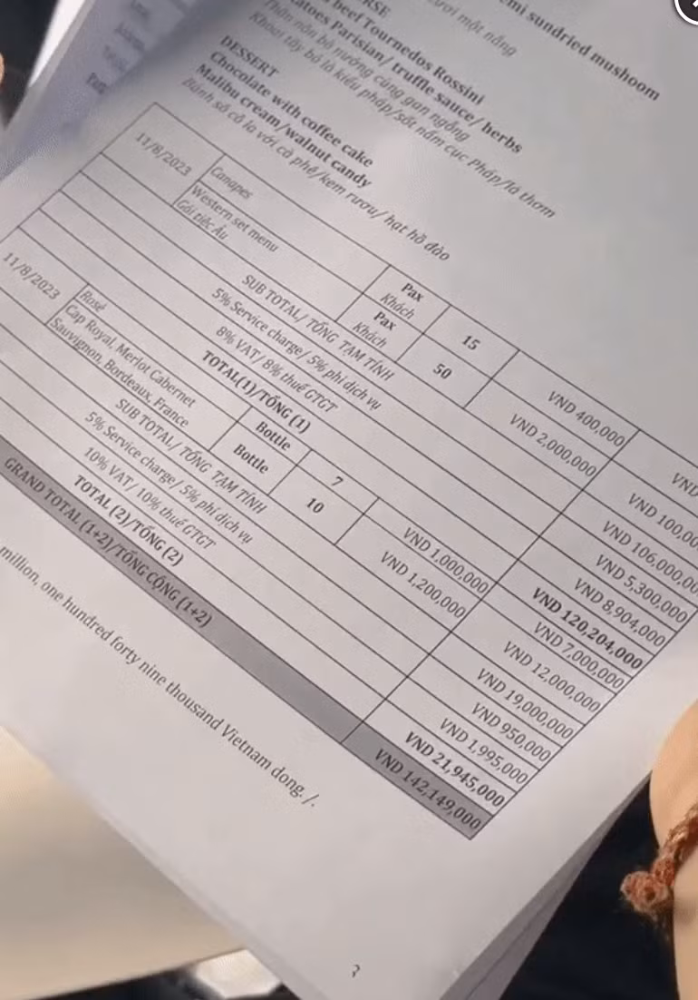Hoá đơn đặt tiệc trị giá 142 triệu đồng được ca nương Kiều Anh khoe trên trang cá nhân. Ảnh: FB Nguyen Kieu Anh