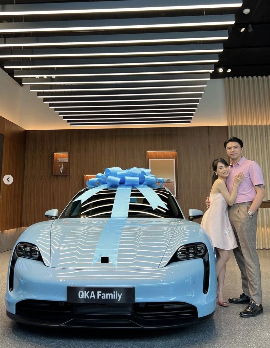 Ca nương Kiều Anh cho biết lý do mua xế hộp thứ 2 trong năm do chiếc Porsche cũ của cô là xe điện, hợp với việc đi lại hằng ngày nhưng lại hơi bất tiện nếu phải đi xa. Vì thế, vợ chồng cô đã quyết định mua thêm một chiếc Porsche nữa sau đó đúng nửa năm. Ảnh: FB Nguyen Kieu Anh