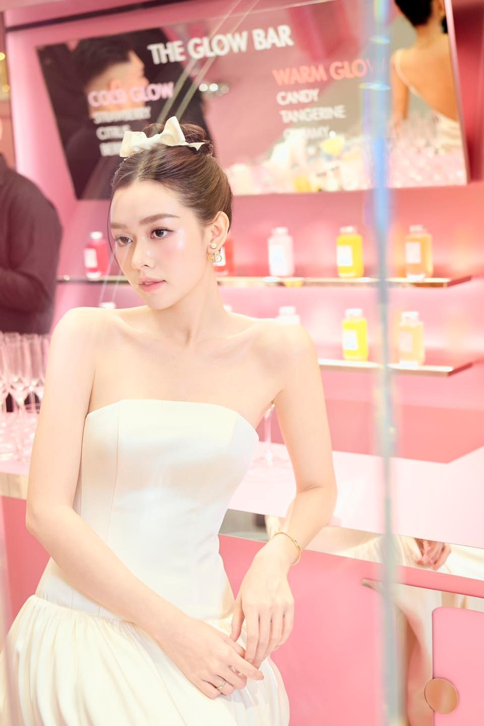 Á hậu Tường San xinh đẹp trong thiết kế váy trắng quây ngực. Ảnh: FB Nguyễn Tường San