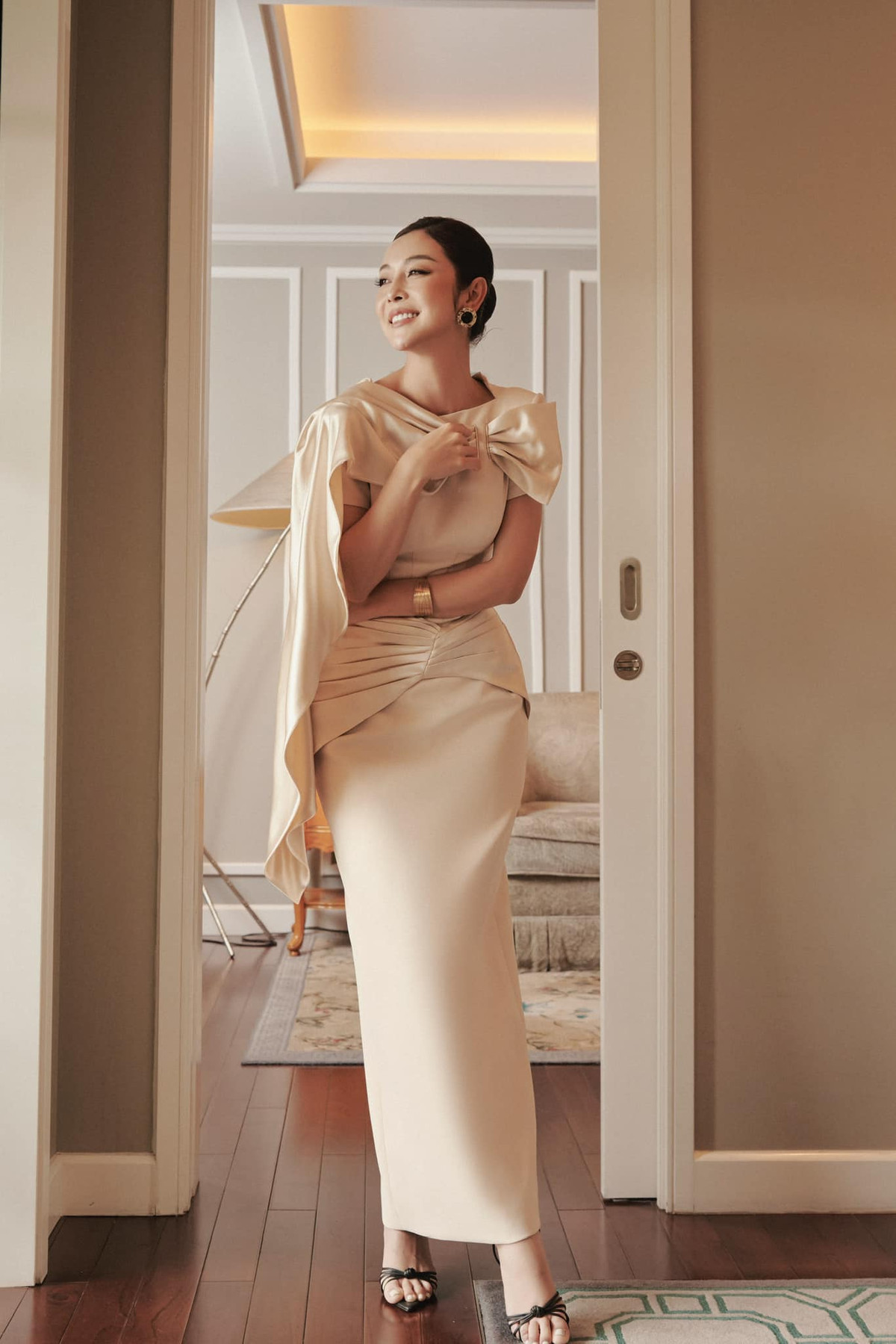 Jennifer Phạm tôn vẻ đẹp kiêu sa qua chiếc váy ôm sát thân hình. Ảnh: FB Jennifer Pham