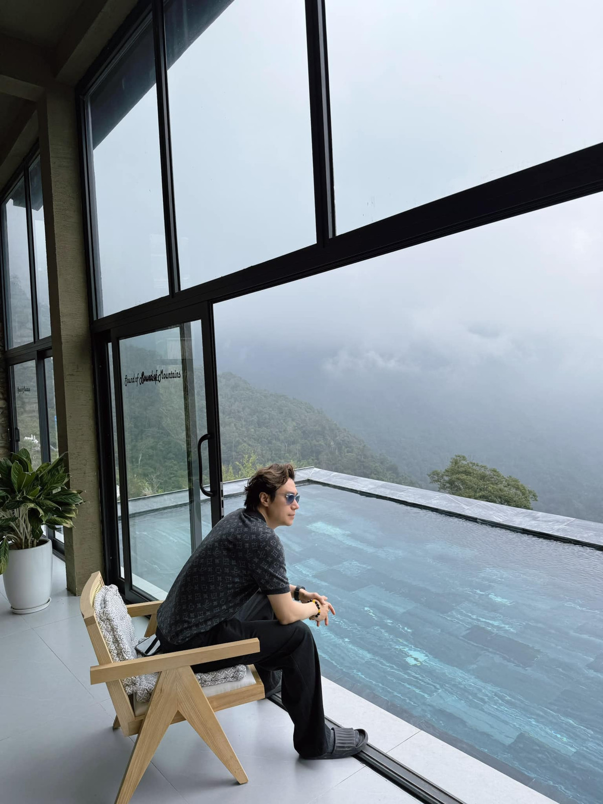 Diễn viên Việt Anh check in Tam Đảo. Ảnh: FB Nguyen Le Viet Anh