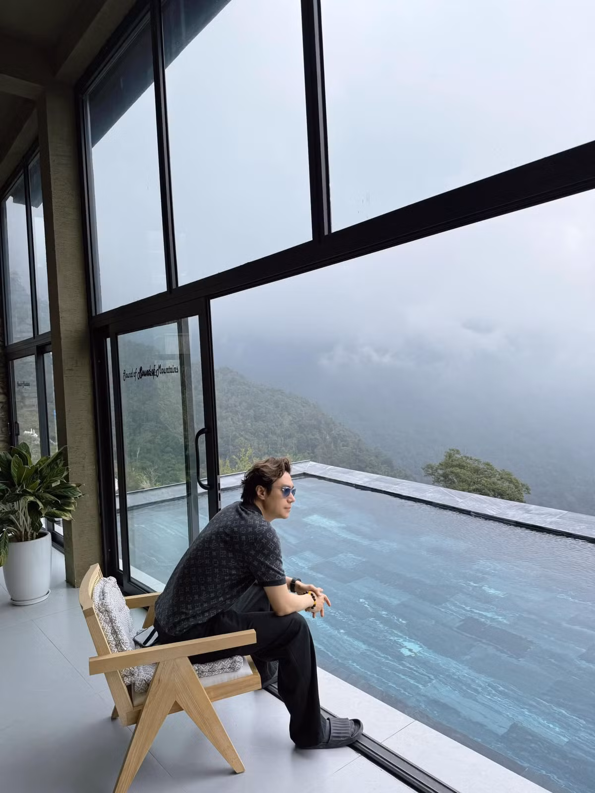 Diễn viên Việt Anh check in Tam Đảo. Ảnh: FB Nguyen Le Viet Anh