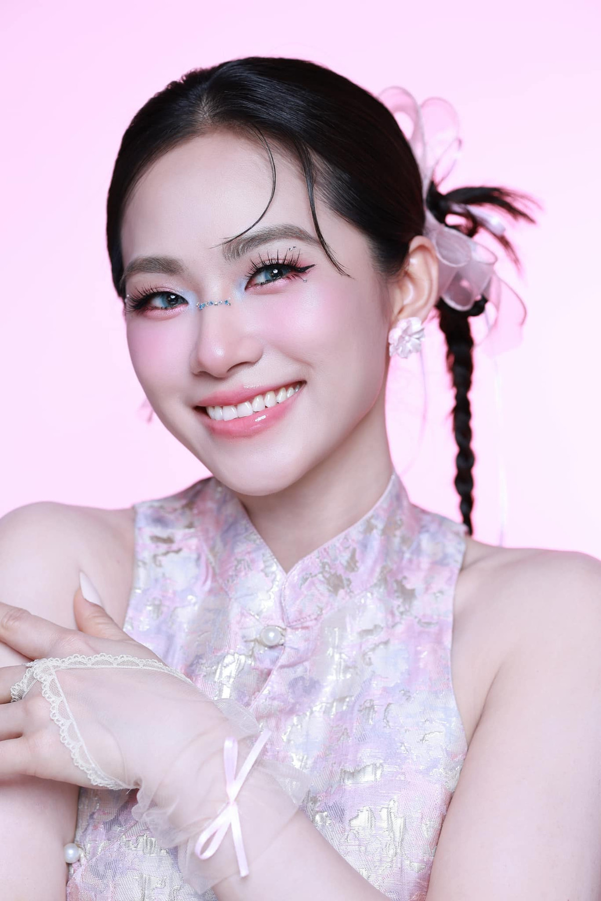 Nghe nói "trend Wo Ai Ni" đang xu hướng, hay mình tung ca khúc Cô gái Trung Hoa version 2025 nhỉ", Lương Bích Hữu chia sẻ. Ảnh: FB LuongBichHuu