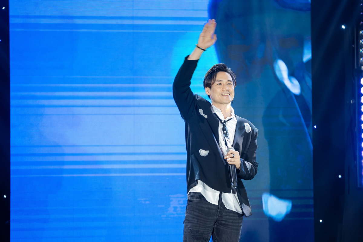 Vợ Khánh Phương là bà Vũ Thị Thúy - Chủ tịch HĐQT kiêm tổng giám đốc một công ty bất động sản lớn. Tuy nhiên, vợ anh đã bị bắt vào hồi tháng 9 năm ngoái. Ảnh: FB Khánh Phương Singer