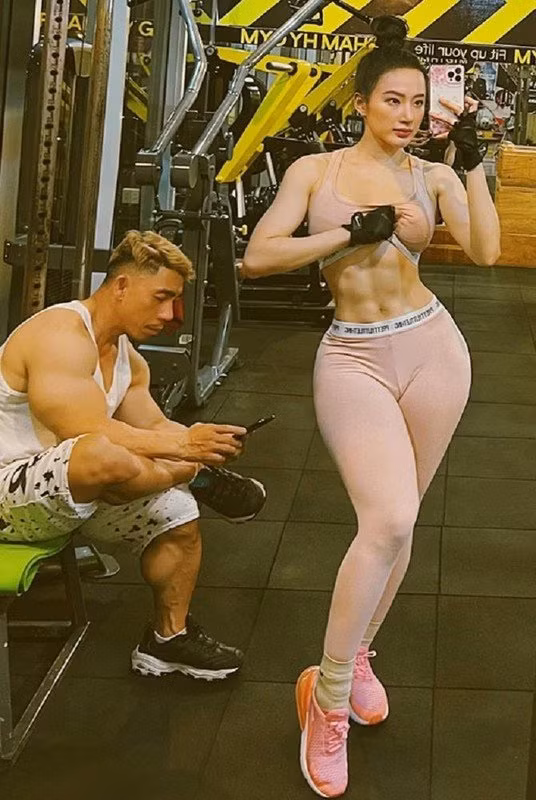 Angela Phương Trinh từng cho rằng: "Gym là con đường duy nhất để thay đổi hình dáng cơ thể theo ý muốn, giúp săn chắc hơn và khỏe mạnh mỗi ngày". Ảnh: FB Angela Phương Trinh