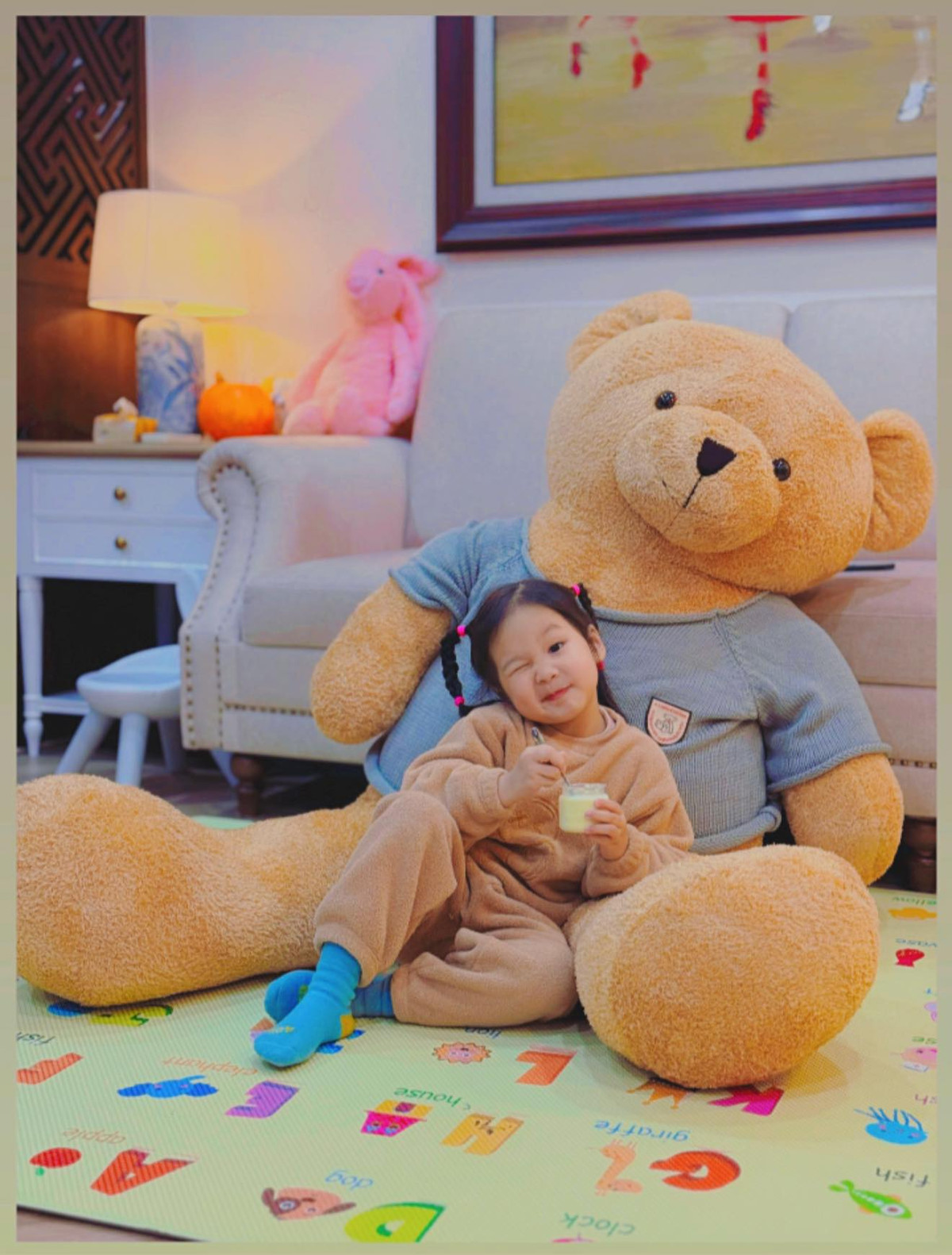 Bảo Thanh khoe con gái giống mẹ như đúc. Ảnh: FB Bảo Thanh