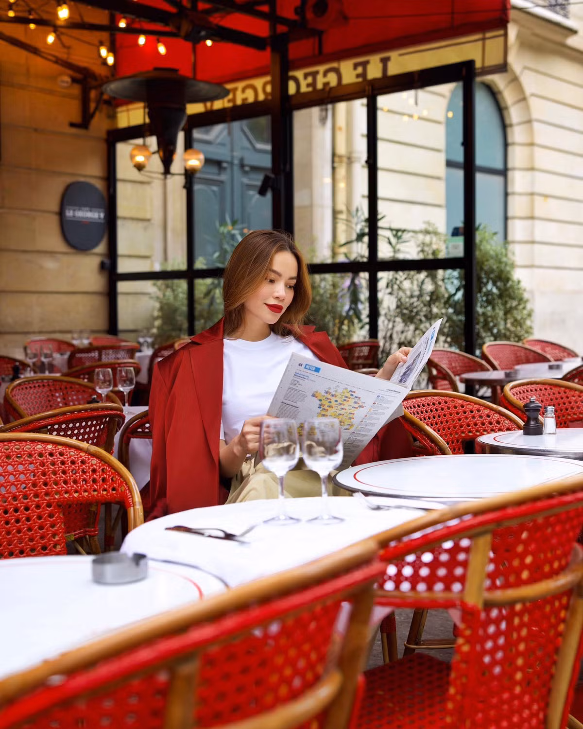 Hồ Ngọc Hà tận hưởng những giây phút thảnh thơi sau giờ làm việc trong chuyến công tác tại châu Âu. Ảnh: FB Ho Ngoc Ha