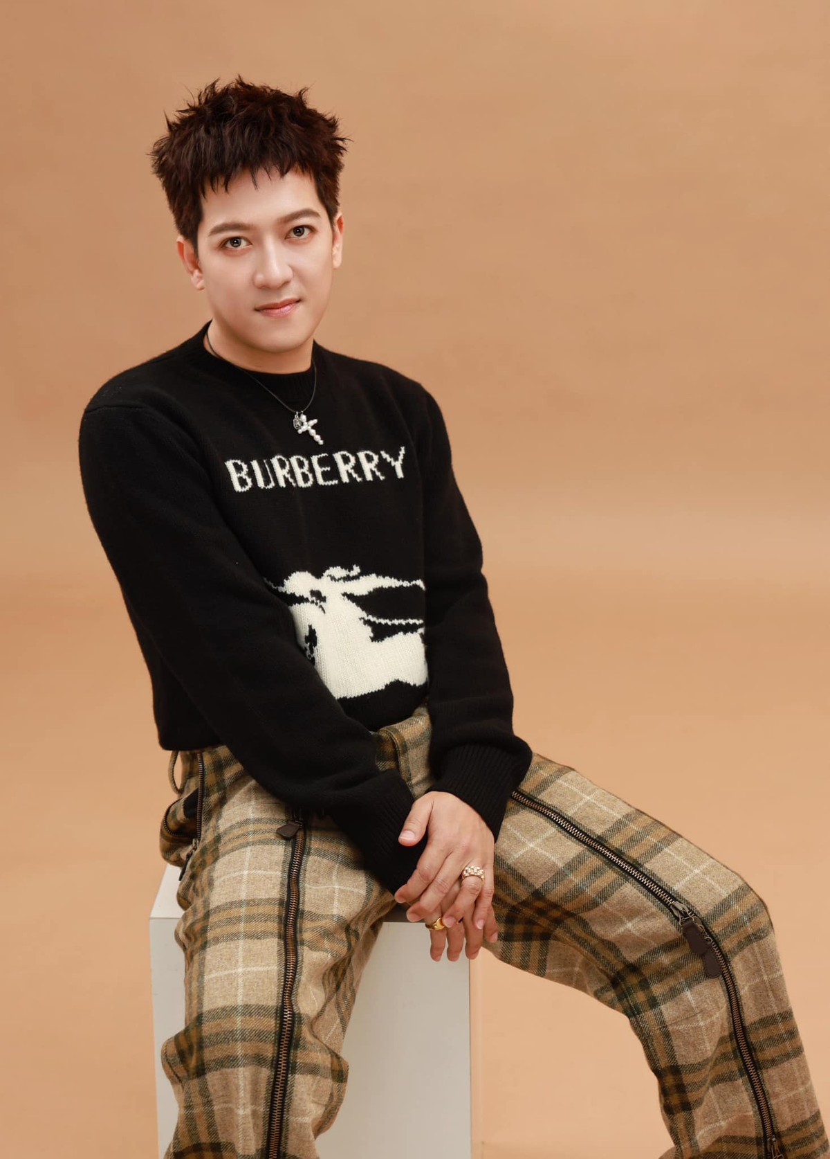  Tin tức sao Việt 17/2: Diện mạo mới của diễn viên hài Trường Giang khi giảm cân và mặc trang phục năng động, trẻ trung thu hút sự chú ý. Ảnh: FB Trường Giang