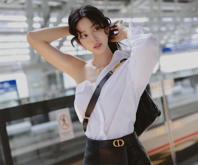  Hoa hậu Nguyễn Thúc Thuỳ Tiên là một trong những nàng hậu sở hữu phong cách thời đa dạng, cá tính nhất hiện nay. Cô nàng luôn gây ấn tượng bởi vẻ ngoài rạng rỡ bằng những bộ trang phục cá tính, quyến rũ và có màu sắc bắt mắt. Ảnh: FB Nguyễn Thúc Thuỳ Tiên