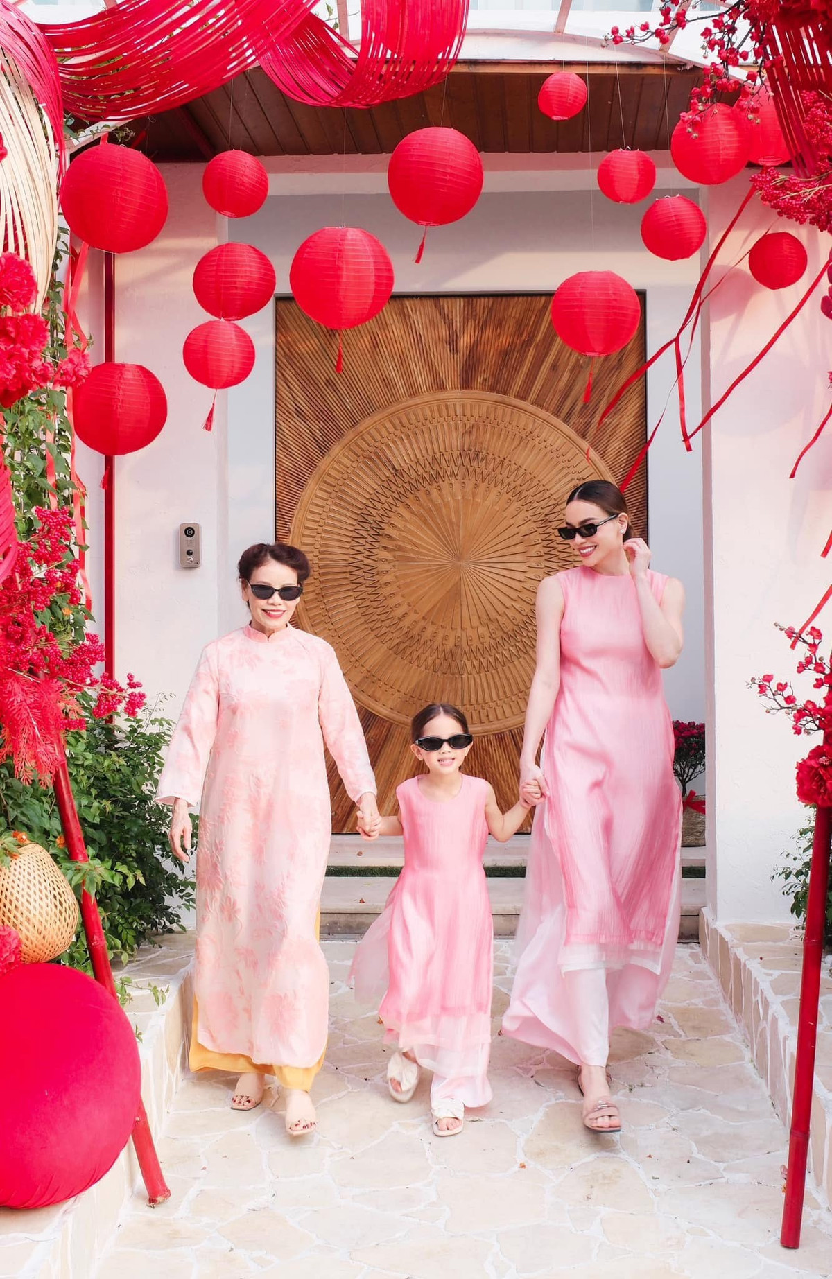 Hồ Ngọc Hà và con gái Lisa luôn khiến cộng đồng mạng "tan chảy" bởi vẻ ngoài xinh xắn, đáng yêu và sự gắn kết ngọt ngào. Ảnh: FB Ho Ngoc Ha