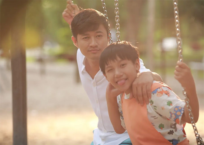 "Ở đây có nắng" và "Xưởng 13" là hai bộ phim điện ảnh cuối cùng của Quý Bình anh tham gia năm 2018. (Ảnh: VTV.vn)