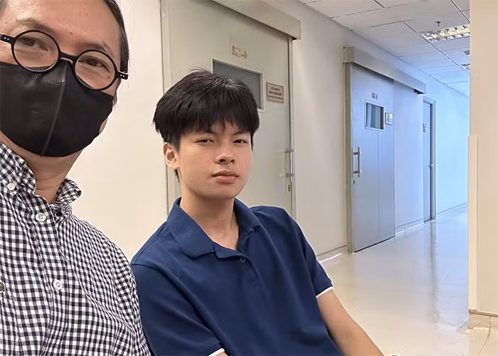 Trong số 4 người con thì Trần Tú được nhận xét giống bố nhất và là bản sao của bố Trần Lực hồi trẻ. (Ảnh: FB Trần Lực)