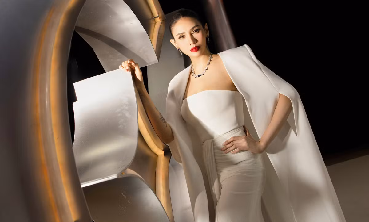 Võ Hoàng Yến cho biết khá hài lòng với diện mạo hiện tại nhưng nỗ lực giảm thêm 3 kg để đưa hình thể về như lúc chưa mang bầu. Ảnh: FB VÕ HOÀNG YẾN