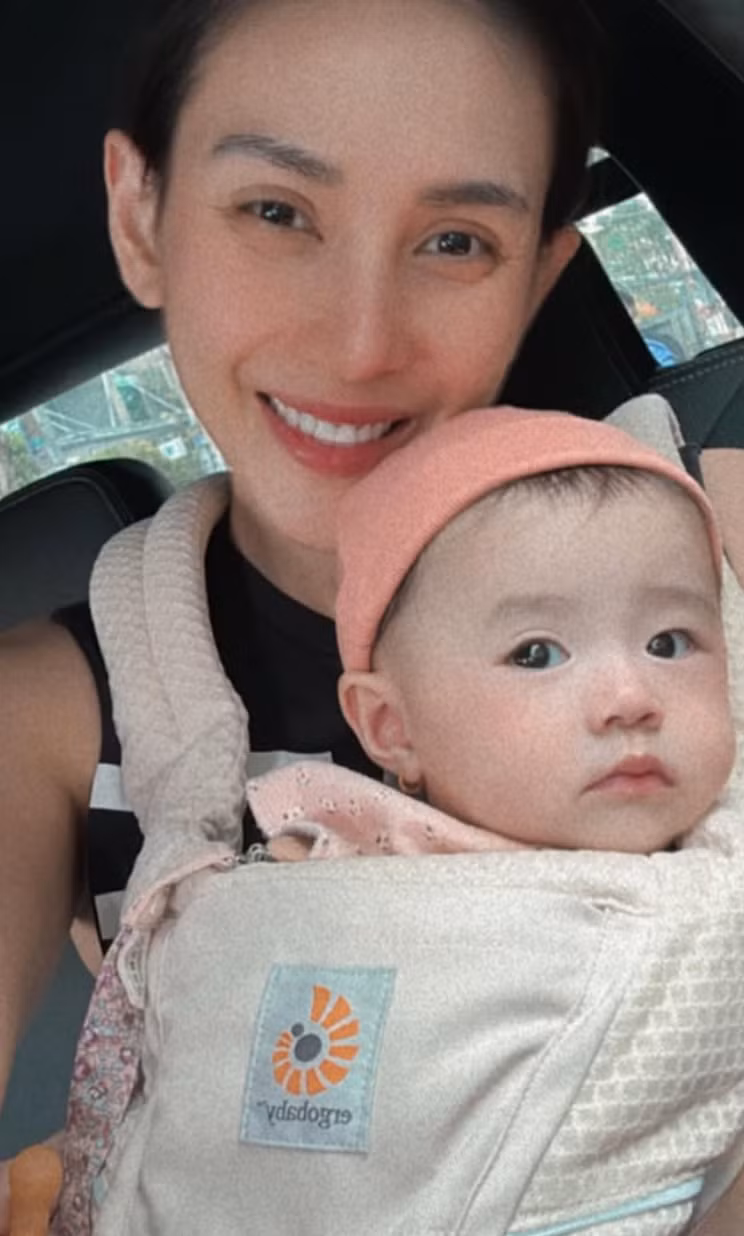 Sau thời gian tập trung chăm sóc gia đình và em bé, Võ Hoàng Yến đã chính thức trở lại với công việc và nhanh chóng thu hút mọi ánh nhìn. Ảnh: FB VÕ HOÀNG YẾN