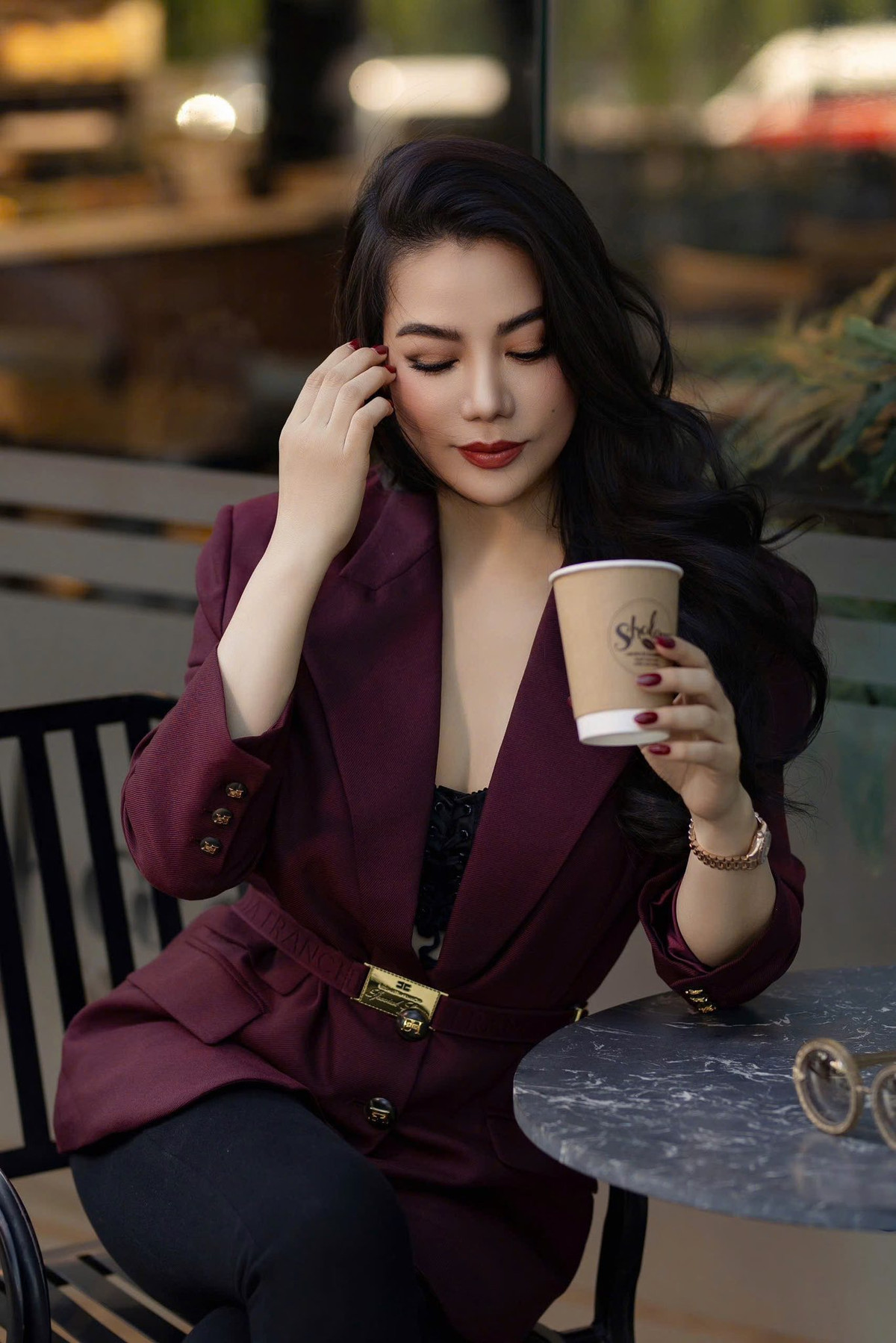 Từ người mẫu đến diễn viên, nhà sản xuất, dù ở vị trí nào, cô cũng xuất hiện với phong thái sang trọng, làn da mịn màng, vóc dáng gọn gàng và năng lượng tích cực. Ảnh: FB Trương Ngọc Ánh