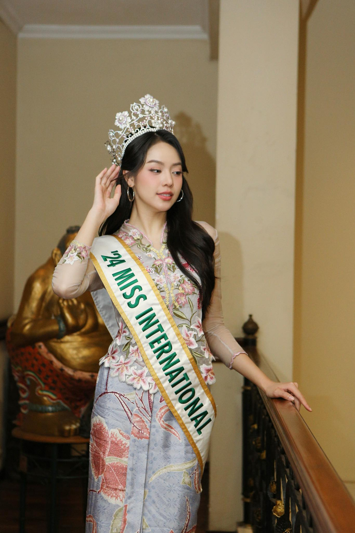 Hoa hậu Thanh Thuỷ diện trang phục truyền thống Kebaya của Indonesia trong ngày đầu tiên. Ảnh: FB Huỳnh Thị Thanh Thủy