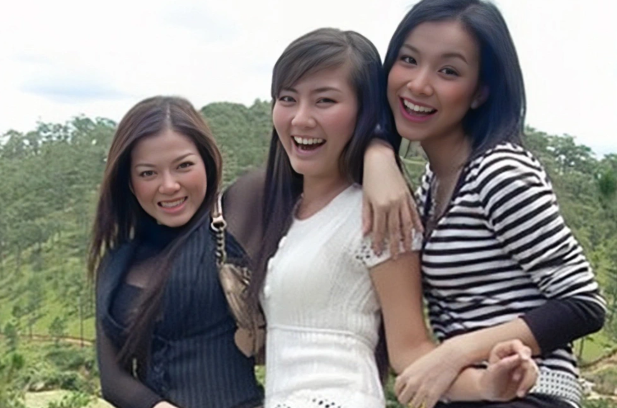 Ra mắt vào năm 2008, " Kiều nữ và đại gia" nhanh chóng trở thành hiện tượng truyền hình, thu hút sự quan tâm của đông đảo khán giả. Bộ phim không chỉ gây ấn tượng bởi nội dung hấp dẫn mà còn bởi dàn diễn viên trẻ trung, xinh đẹp. Trong đó, ba nữ chính Lý Nhã Kỳ, Ngọc Lan và Thùy Lâm là những cái tên được khán giả yêu thích nhất. Ảnh: Dân Việt