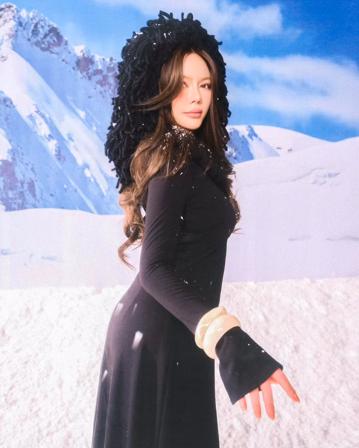 Lý Nhã Kỳ khoe bộ ảnh chụp với tuyết. Ảnh: FB Ly Nha Ky