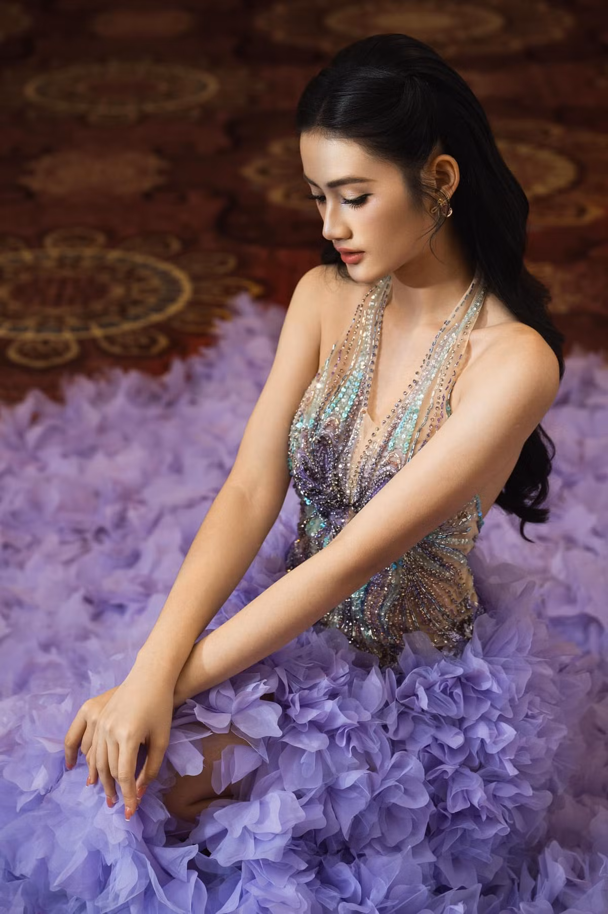 Có thể thấy sau khi phẫu thuật thẩm mỹ, Hoa hậu Thế giới Việt Nam 2023 tự tin hơn với những thiết kế cắt xẻ, giúp tôn lên vóc dáng song vẫn giữ chừng mực của sự gợi cảm. Ảnh: FB Huỳnh Trần Ý Nhi