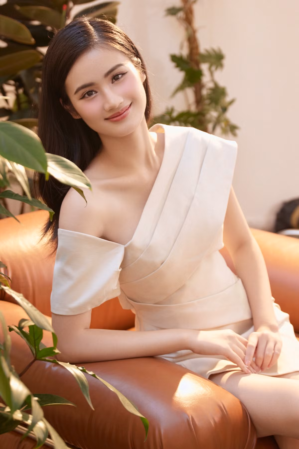 Mỹ nhân sinh năm 2002 nhận được nhiều lời khen ngợi vì sự thăng hạng cả về ngoại hình lẫn nhan sắc. Ảnh: FB Huỳnh Trần Ý Nhi