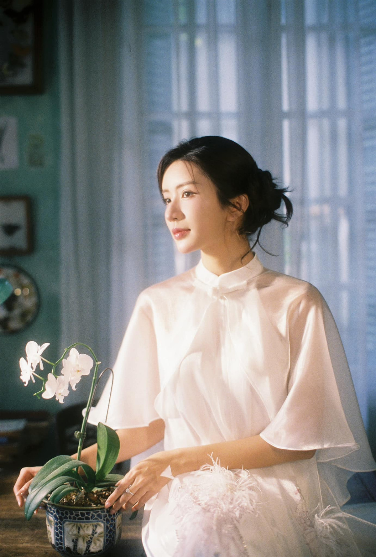 Diễn viên Ngọc Huyền chụp ảnh áo dài trước thềm Tết Nguyên đán. Ảnh: FB Nguyễn Ngọc Huyền