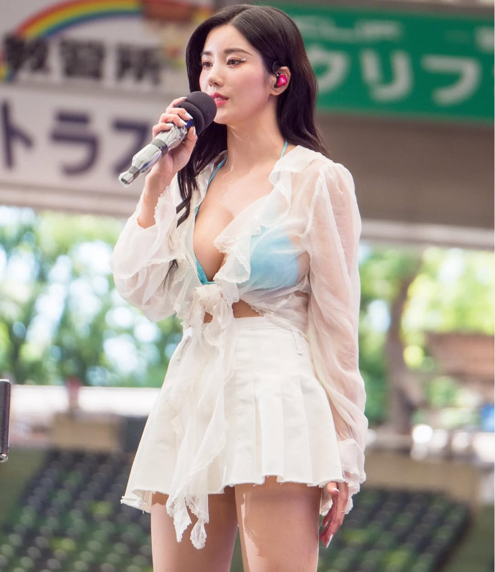 Cận cảnh nhan sắc xinh đẹp, gương mặt thanh tú, hình thể siêu gợi cảm và nóng bỏng của Kwon Eun Bi. Ảnh: IGNV