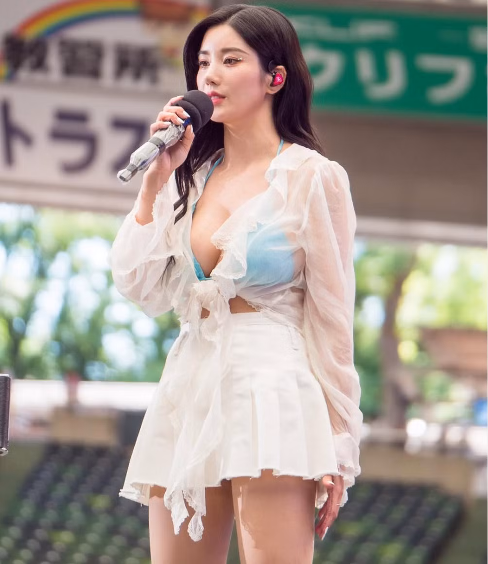 Cận cảnh nhan sắc xinh đẹp, gương mặt thanh tú, hình thể siêu gợi cảm và nóng bỏng của Kwon Eun Bi. Ảnh: IGNV