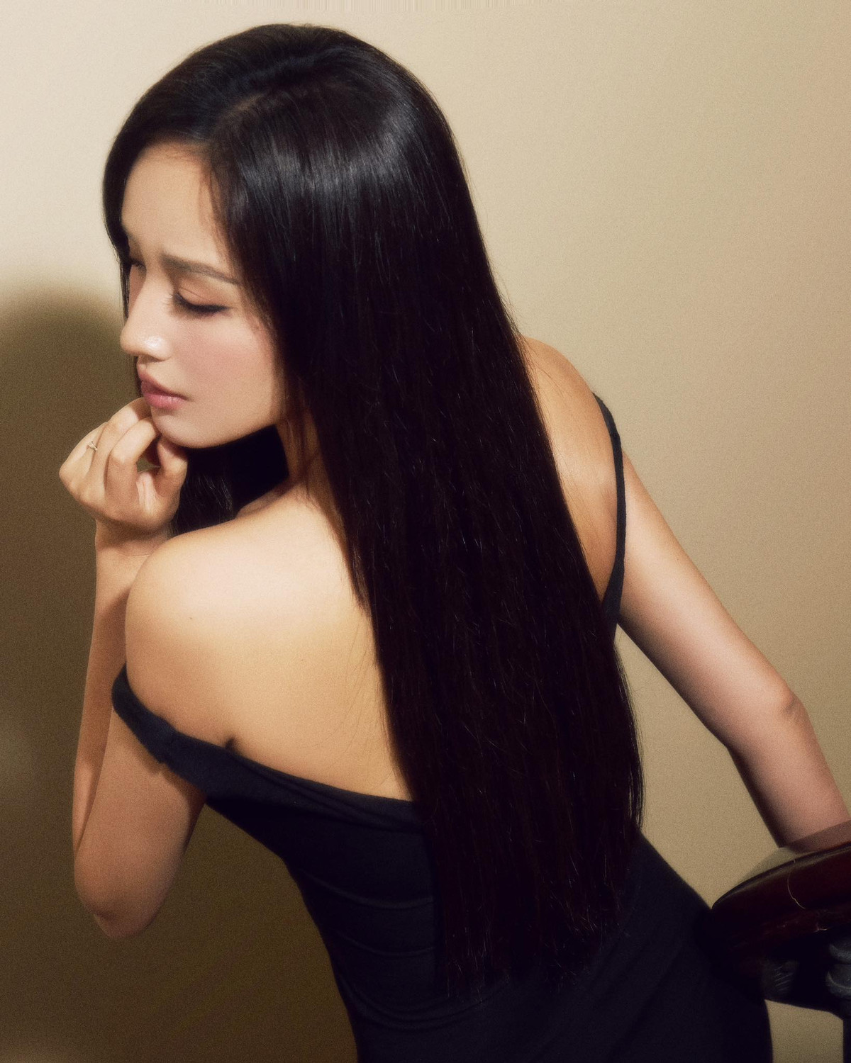 Hoa hậu Mai Phương Thúy đăng ảnh mặc váy đen cut out sexy. Ảnh: FB Mai Phuong Thuy