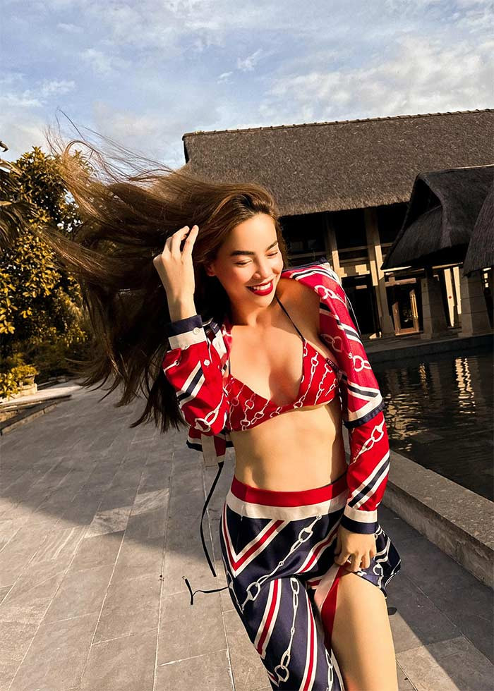 Bà mẹ ba con rất tự tin mỗi khi khoe dáng với bikini. (Ảnh: FB Hồ Ngọc Hà)