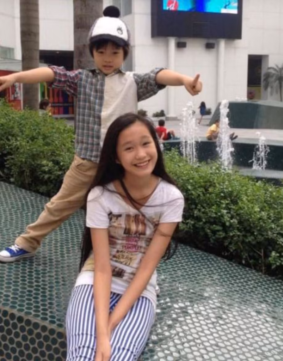 Doãn Hải My từ nhỏ đã dễ thương. Đến khi lớn lên, mái tóc dài mượt mà, đôi lông mày thanh tú cùng đôi môi cong ngày càng xinh đẹp hơn. Ảnh: Dân Việt