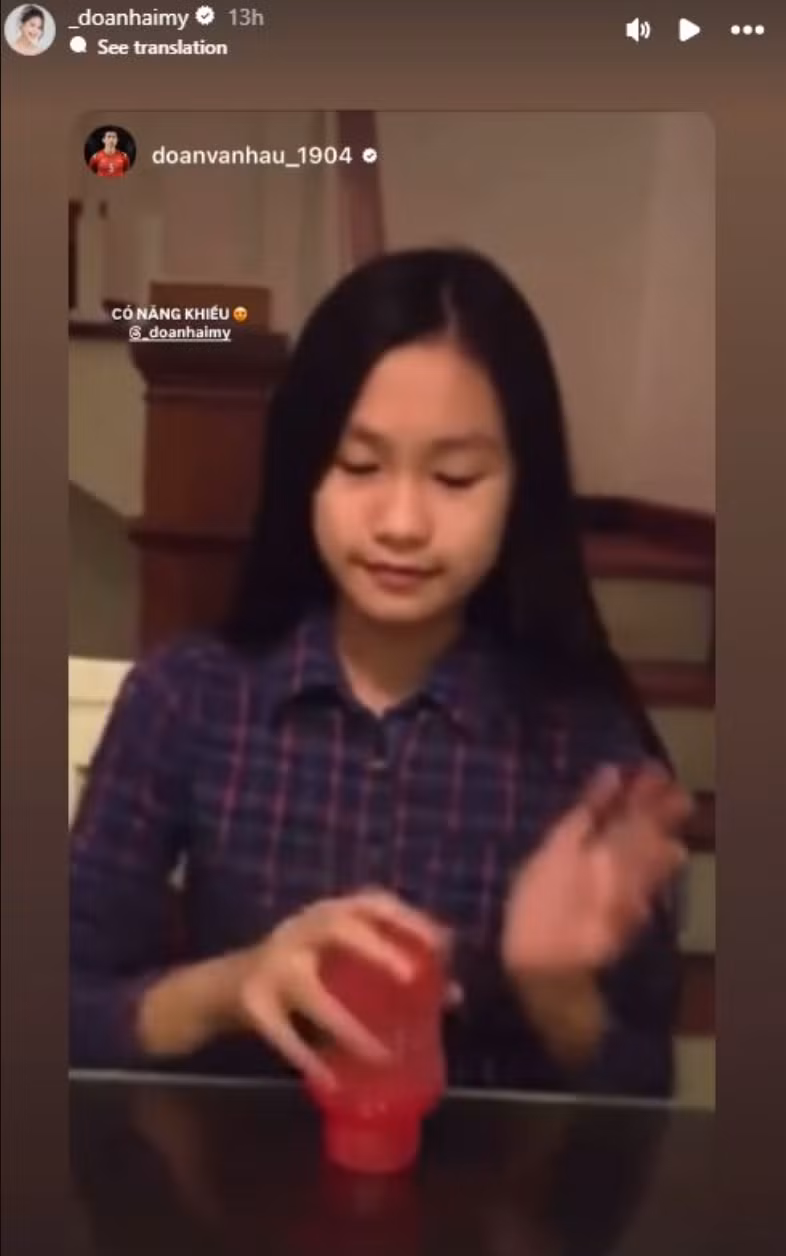 Trong một lần ông xã Đoàn Văn Hậu khoe nhan sắc Doãn Hải My trên MXH, có một điều không thể phủ nhận là cô nàng xinh từ bé. Ảnh chụp màn hình