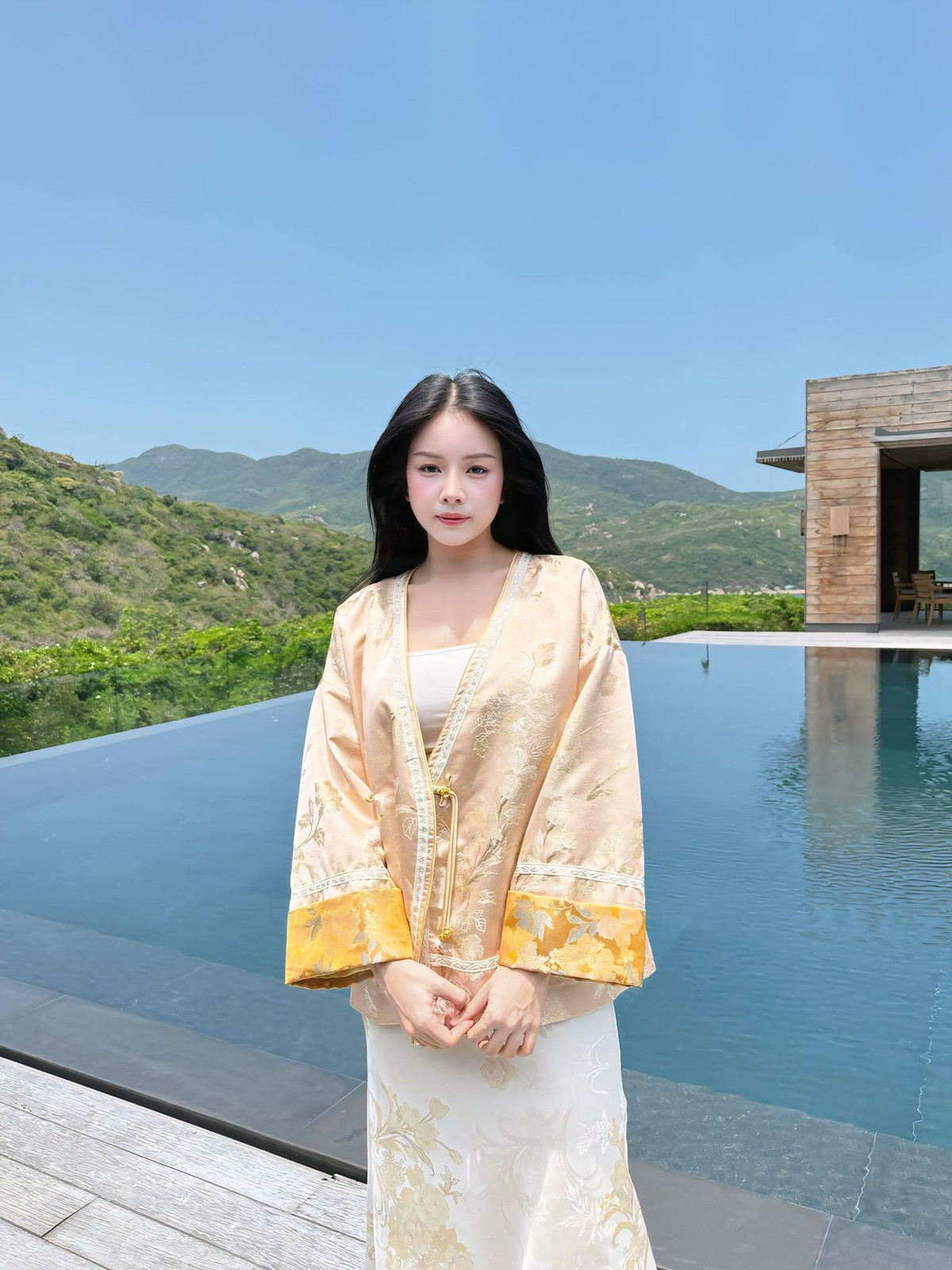 Nữ DJ Mie "xả" ảnh đi nghỉ dưỡng. Ảnh: FB DJ Mie