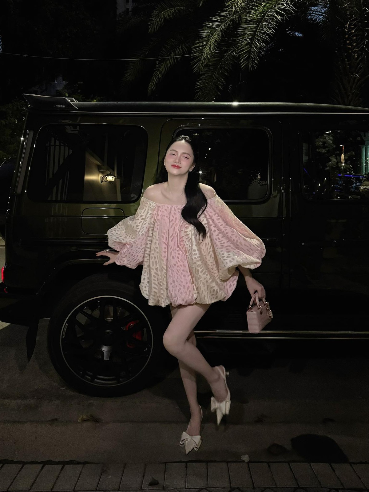 Hoa hậu chuyển giới Hương Giang khoe đôi chân dài thẳng tắp. Ảnh: FB Nguyễn Hương Giang