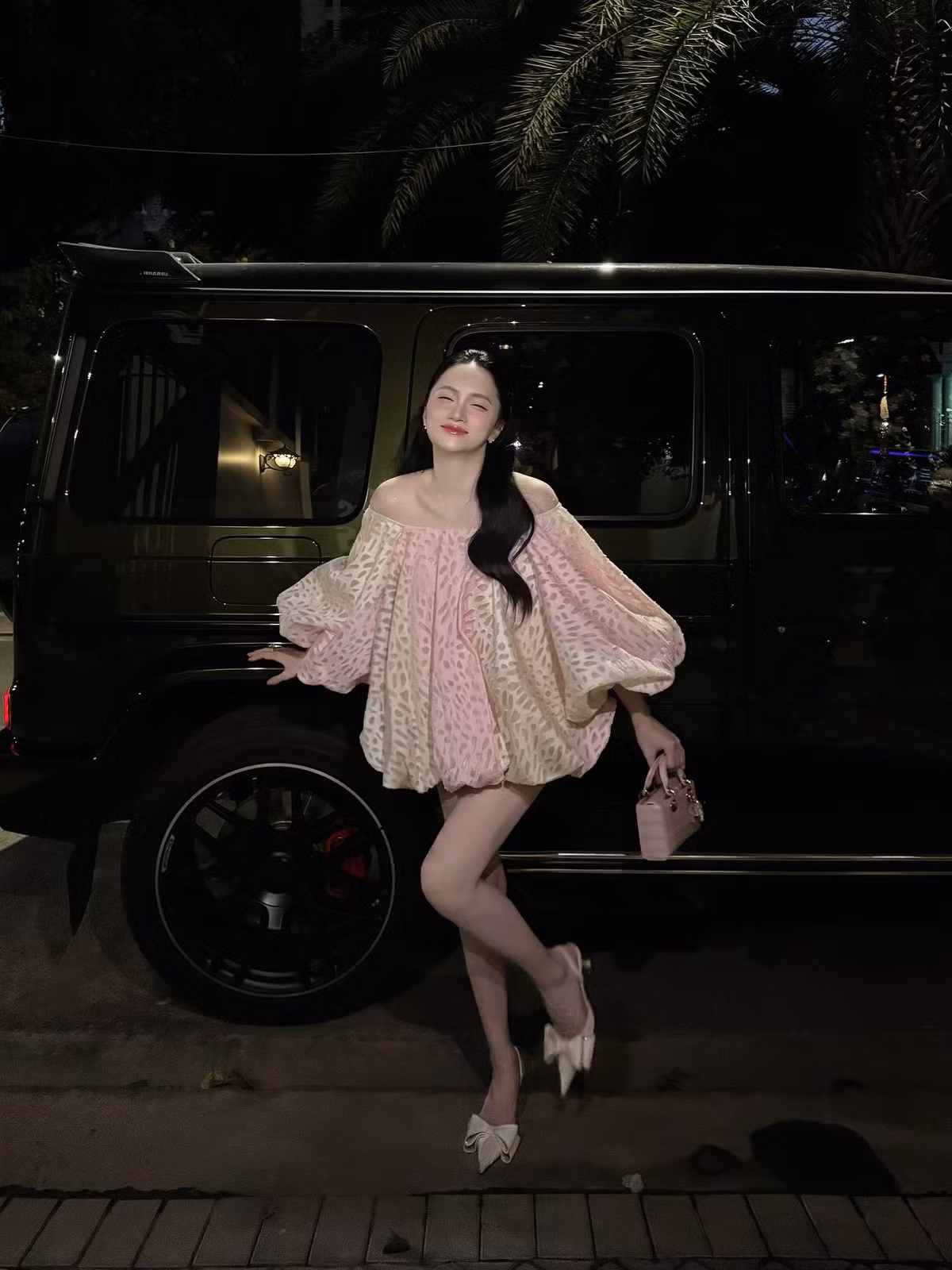 Hoa hậu chuyển giới Hương Giang khoe đôi chân dài thẳng tắp. Ảnh: FB Nguyễn Hương Giang