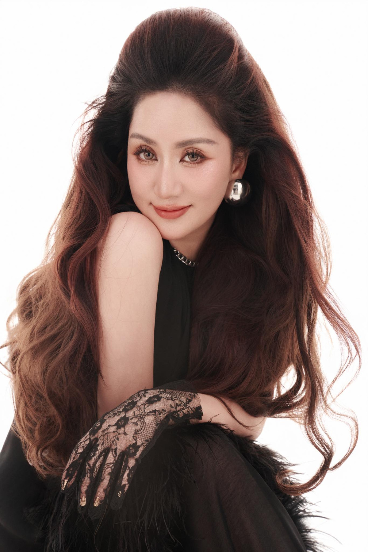 Khánh Thi chia sẻ bộ ảnh đón tuổi mới. Tròn 43 tuổi, nữ kiện tướng dancesport thấy "mọi điều mơ ước gần như trọn vẹn". Ảnh: FB Nguyen Khanh Thi