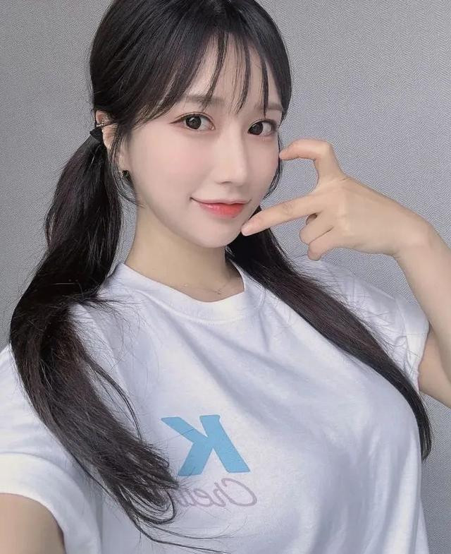 Vóc dáng của mỹ nhân này khiến nhiều cô gái phải ghen tỵ.