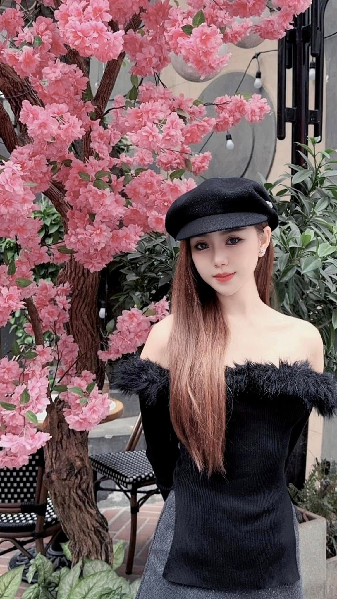 Diễn viên Quỳnh Kool diện áo trễ vai, được khen ngày càng nhuận sắc. Ảnh: FB Quỳnh Nguyễn