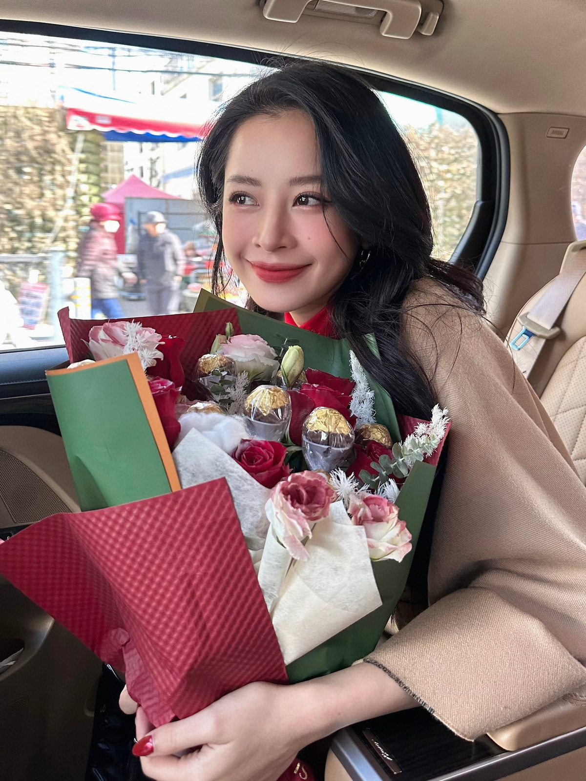 Nữ ca sĩ Chi Pu sẵn sàng cho các chương trình chào đón năm mới. Ảnh: FB Chi Pu